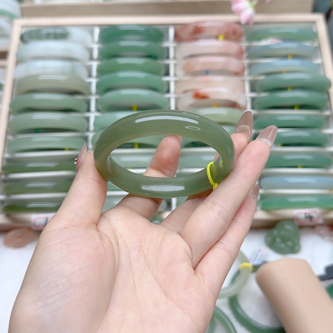 石英质玉手镯未镶嵌若****见55口径