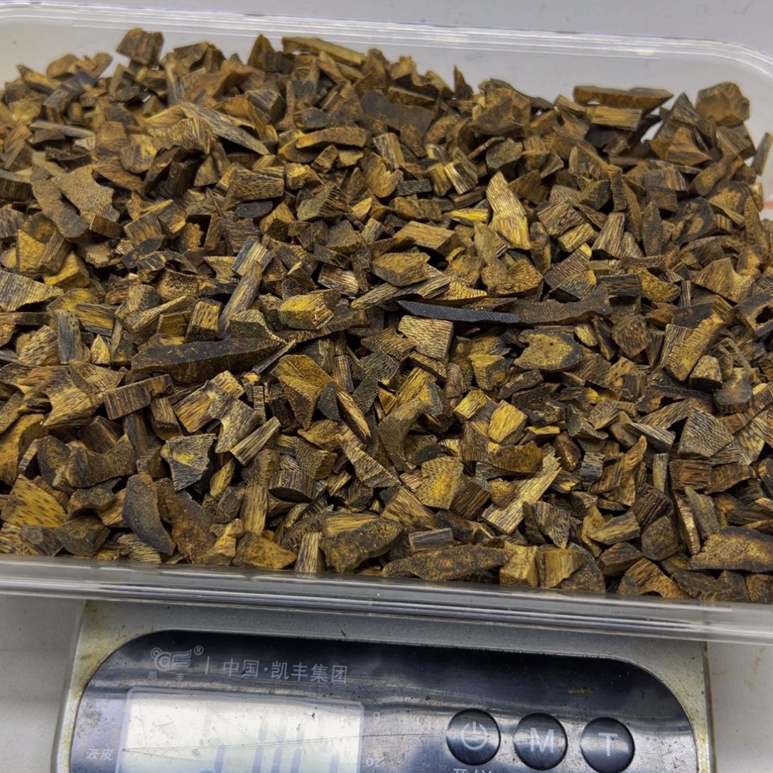 易***棠沉香沉香碎屑绿奇楠淳化老料乌身圆叶开珠料150克
