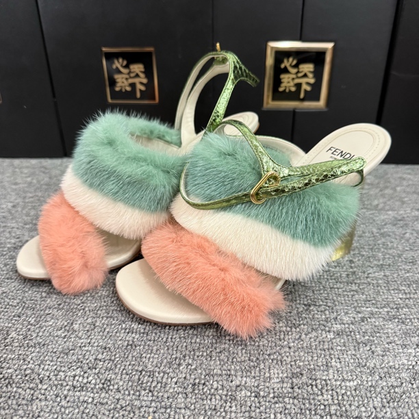 99新 FENDI/芬迪 2022年春夏款T台走秀款貂毛高跟鞋35.5码YSC1199