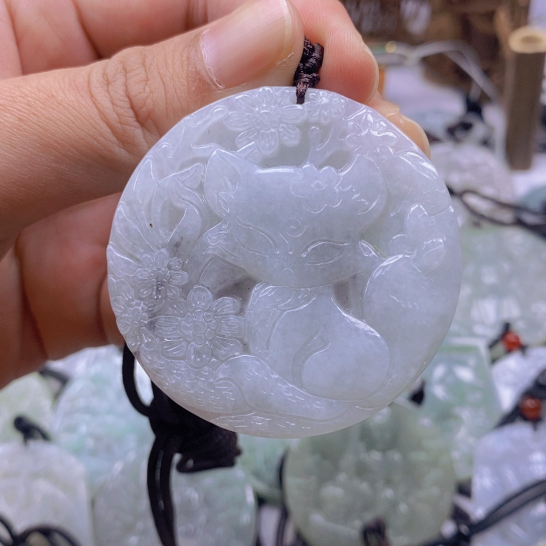 翡翠颈饰未镶嵌翡翠