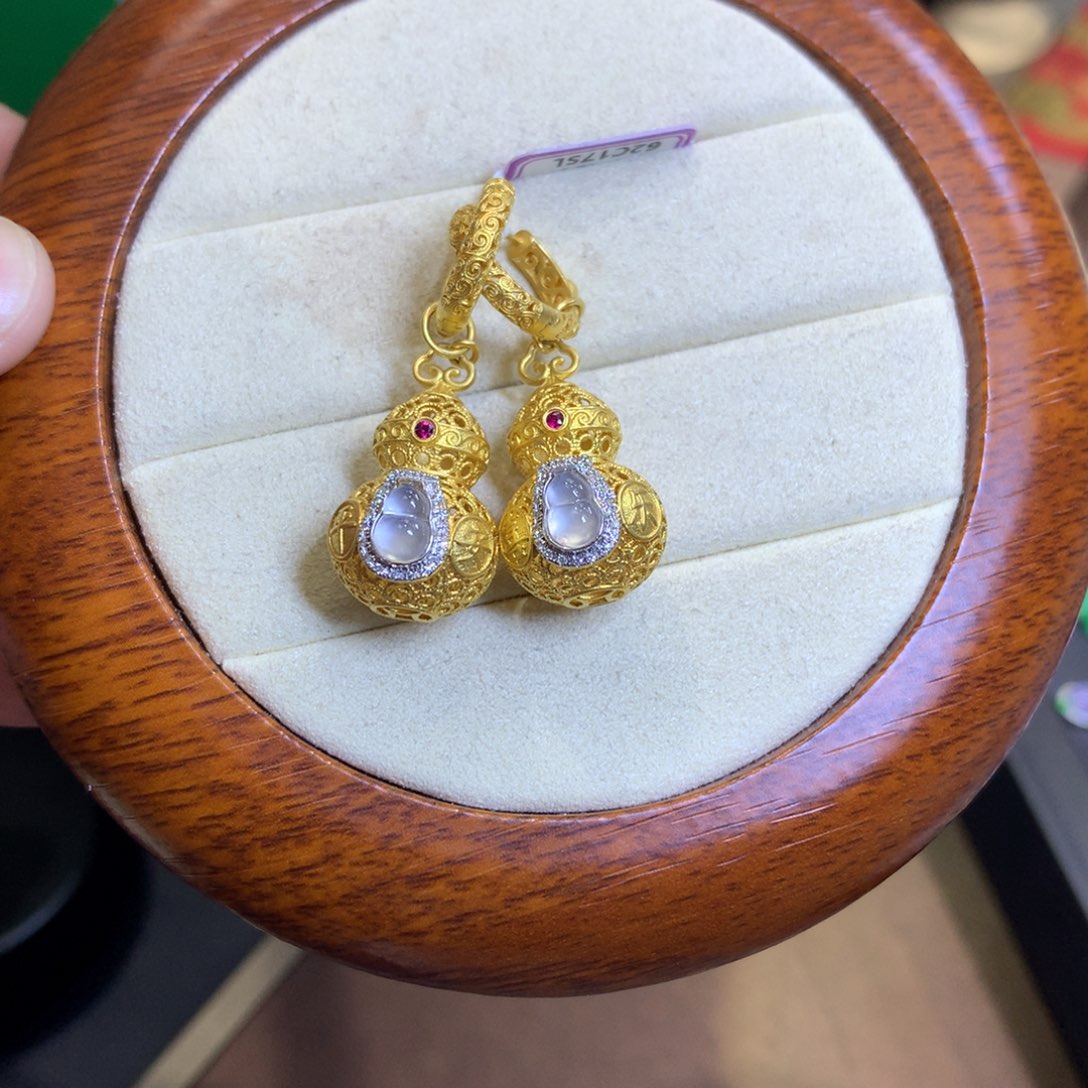 翡翠18K金镶嵌颈饰翡翠