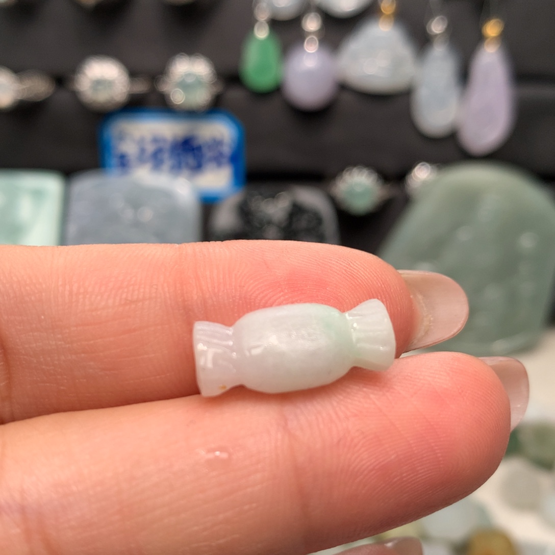 翡翠未镶嵌颈饰糖果