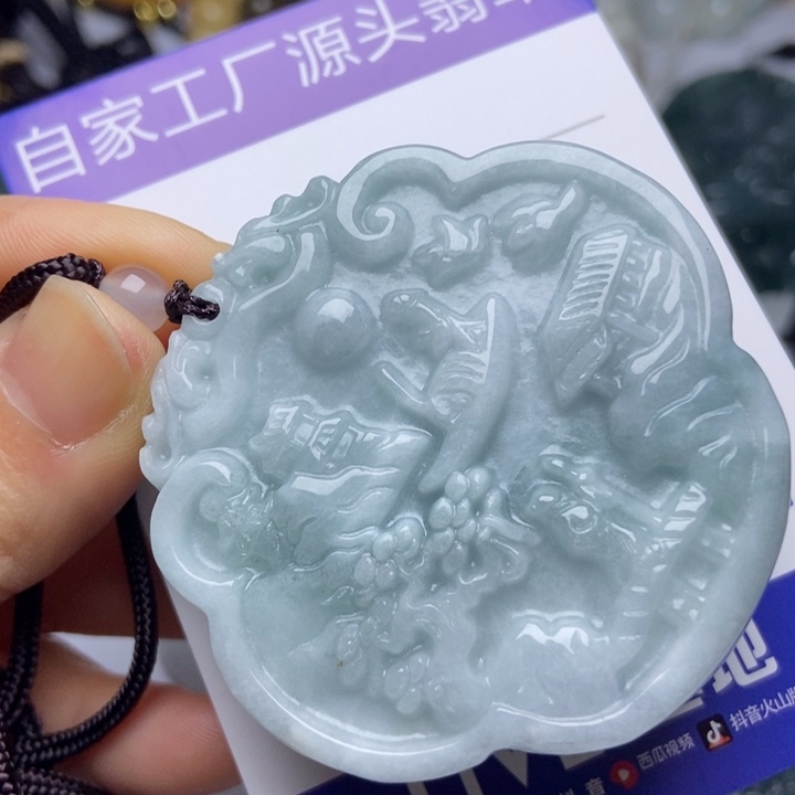 翡翠颈饰未镶嵌翡翠
