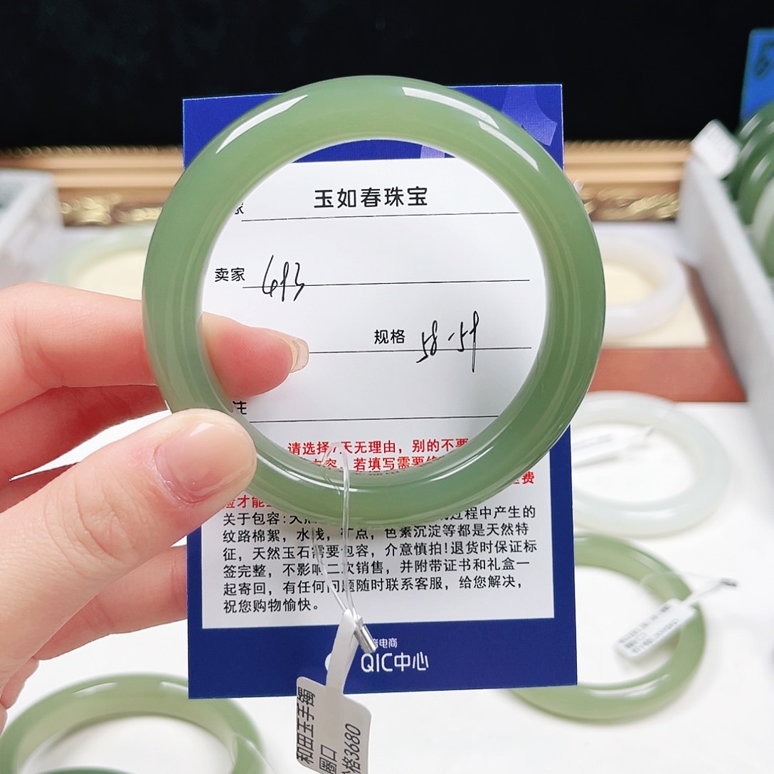 未镶嵌手镯和田玉丫****1