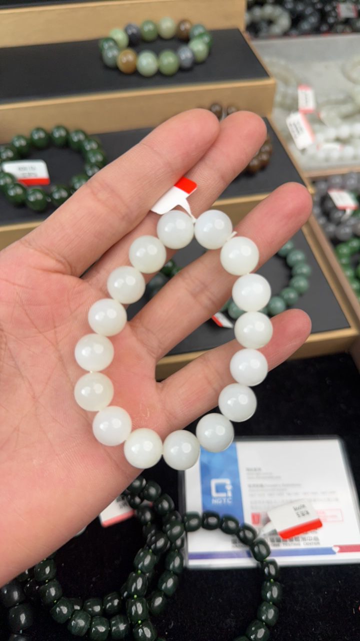 纯天然新疆和田玉且末天泰12mm