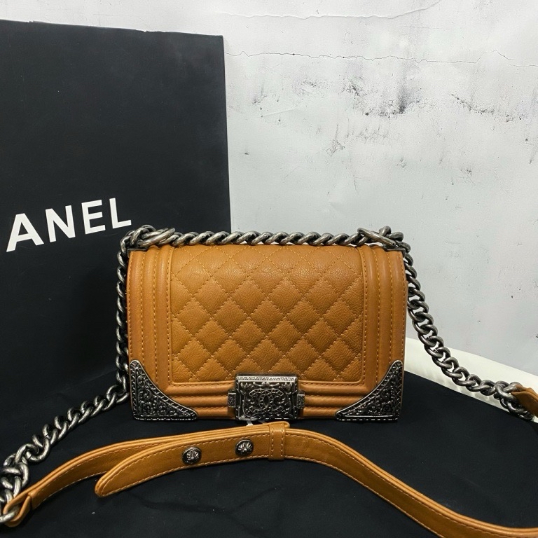 99新 Chanel/香奈儿    焦糖色银凡尔赛宫廷款限量款小号19开
