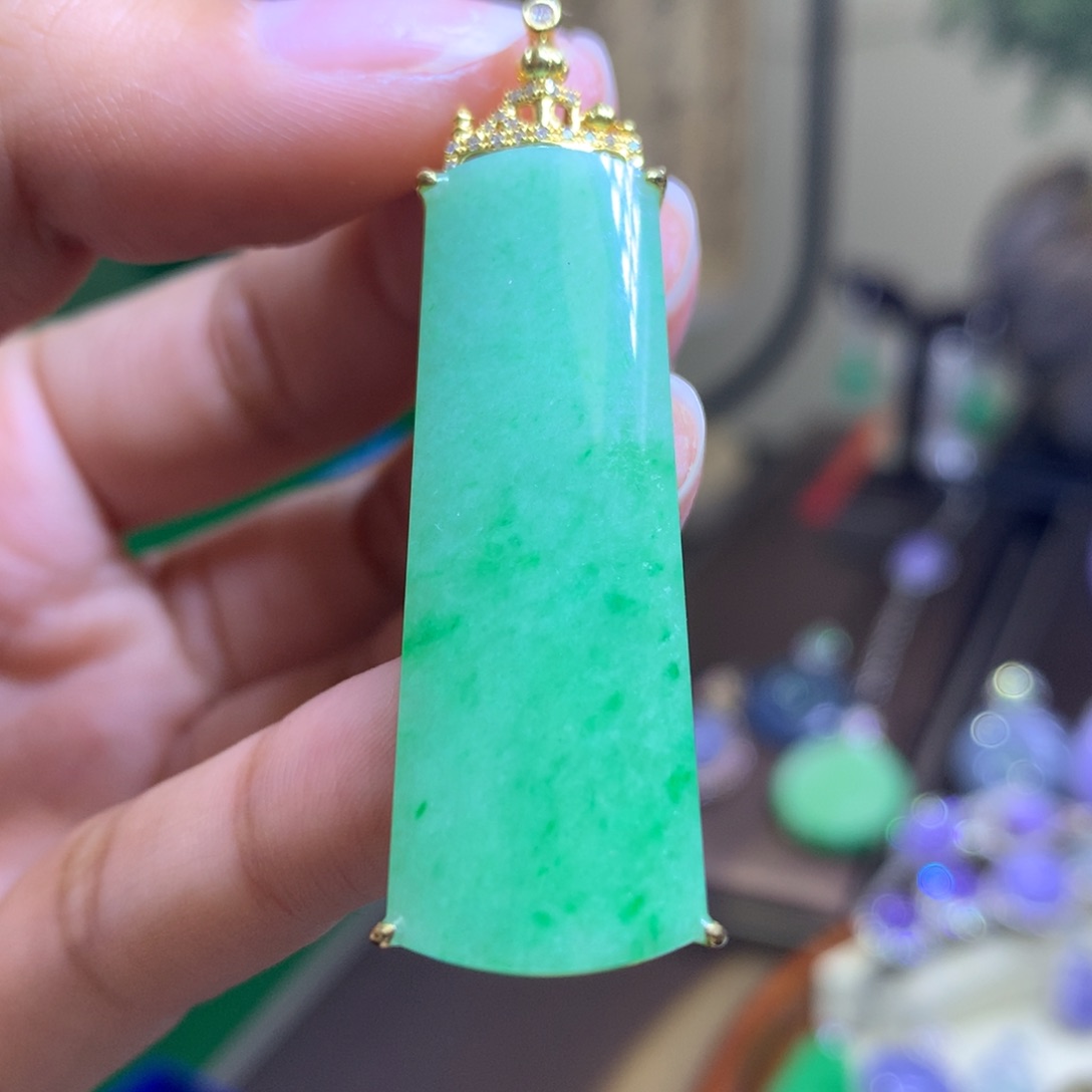 翡翠颈饰18K金镶嵌翡翠