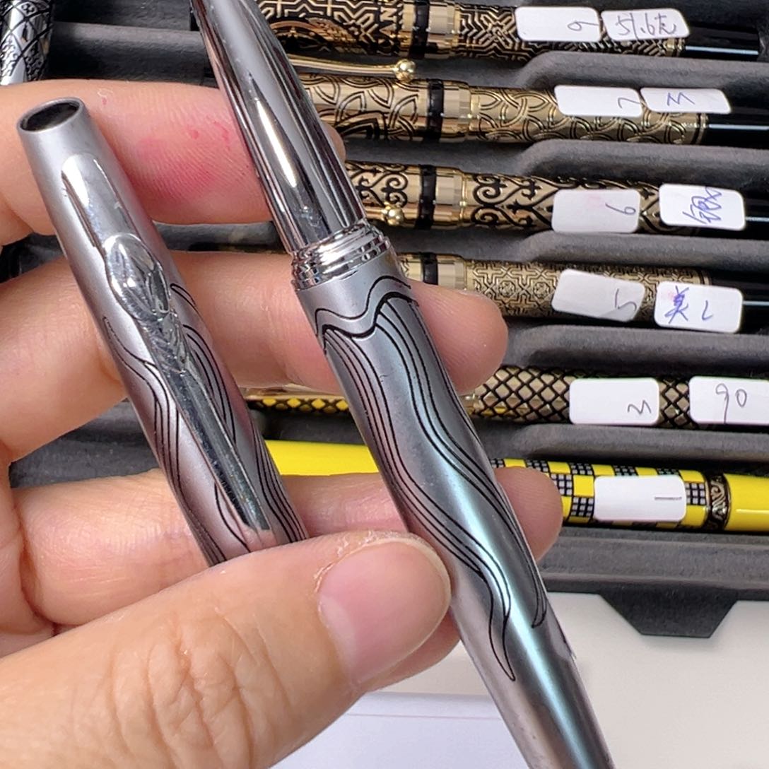 古典文笔身有压痕瑕疵暗尖