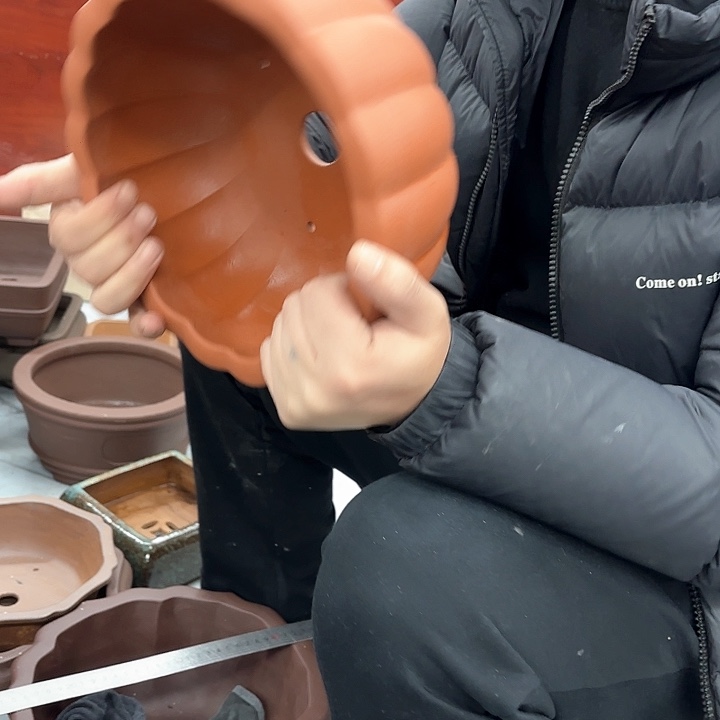 紫砂花盆紫砂的颜色很漂亮