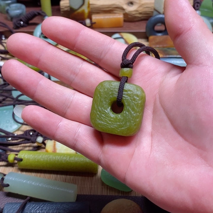 蛇纹石玉挂件未镶嵌斯****#