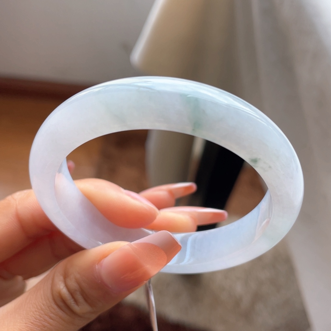 翡翠手镯未镶嵌种水