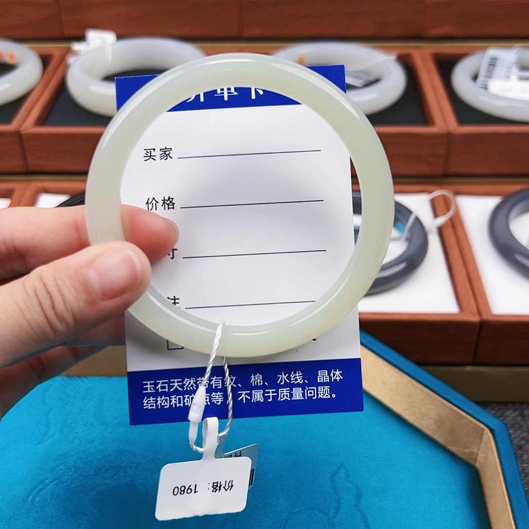 和田玉手镯未镶嵌