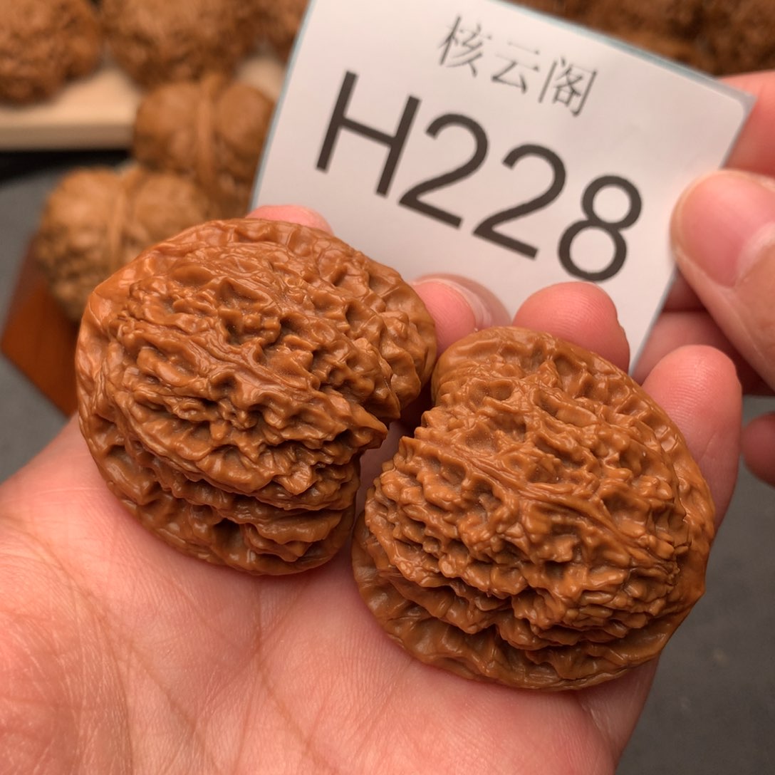 文玩核桃把件39红皮涿鹿南疆石