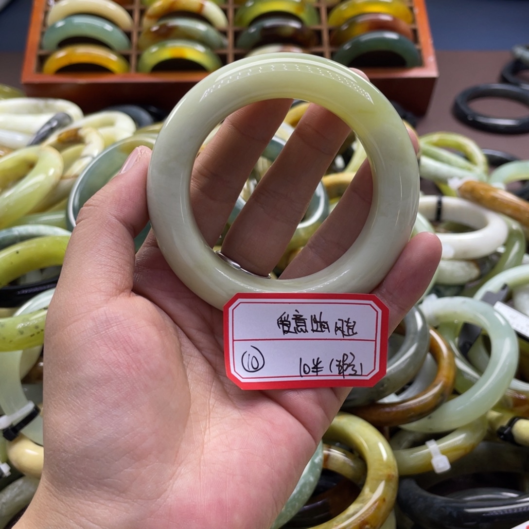 爱***起蛇纹石玉未镶嵌手镯