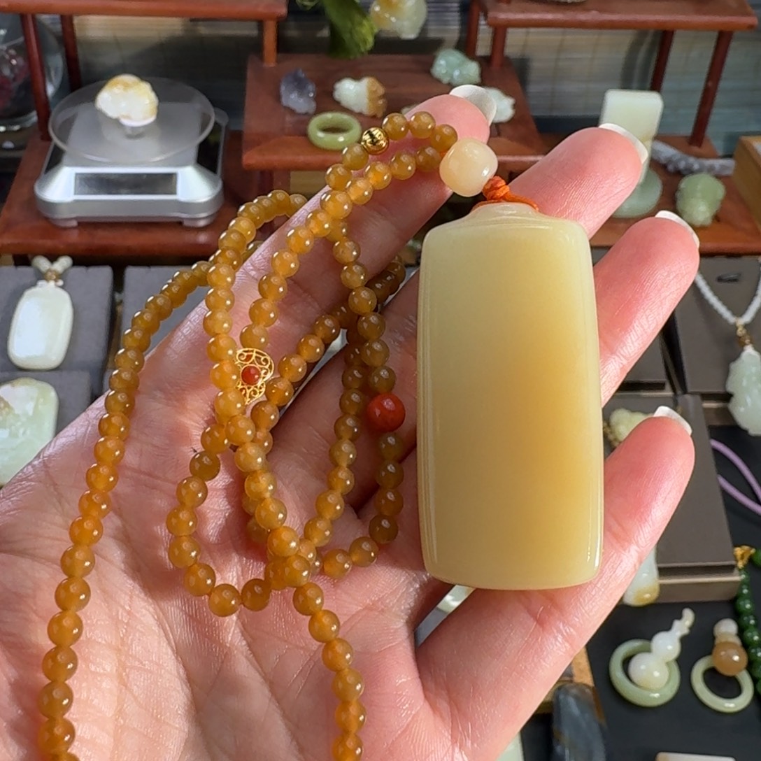 F***油和田玉未镶嵌颈饰