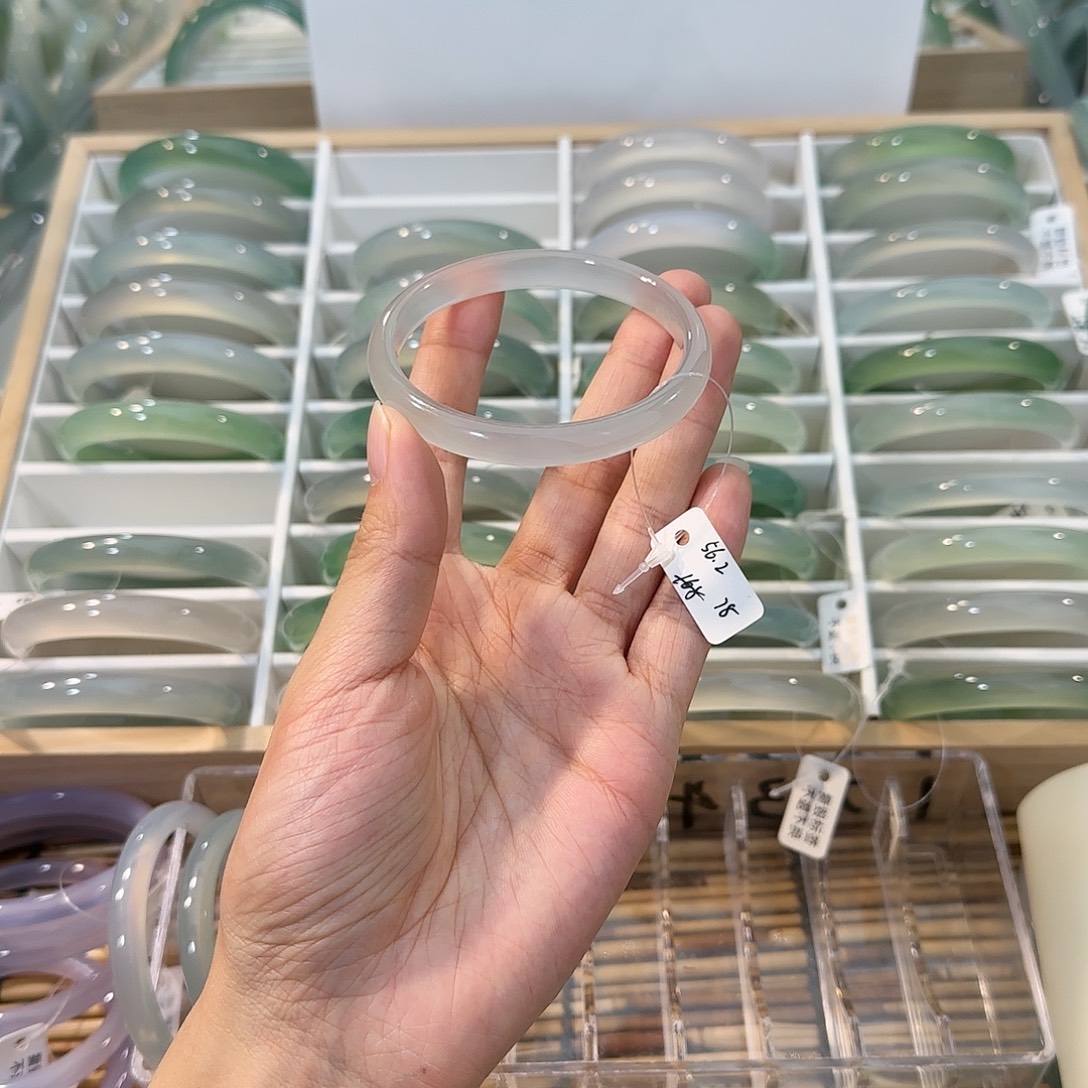 玛瑙/玉髓未镶嵌手镯圈口56.2