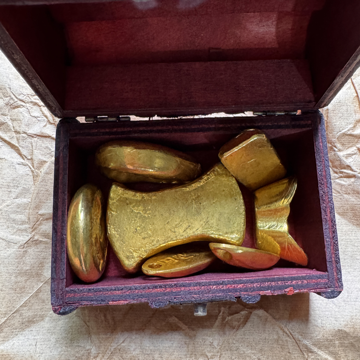 小宝盒打开一个摆件链接上