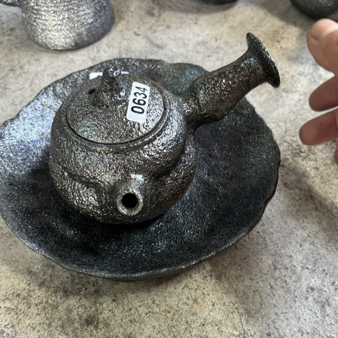 荥经方氏黑砂正把壶