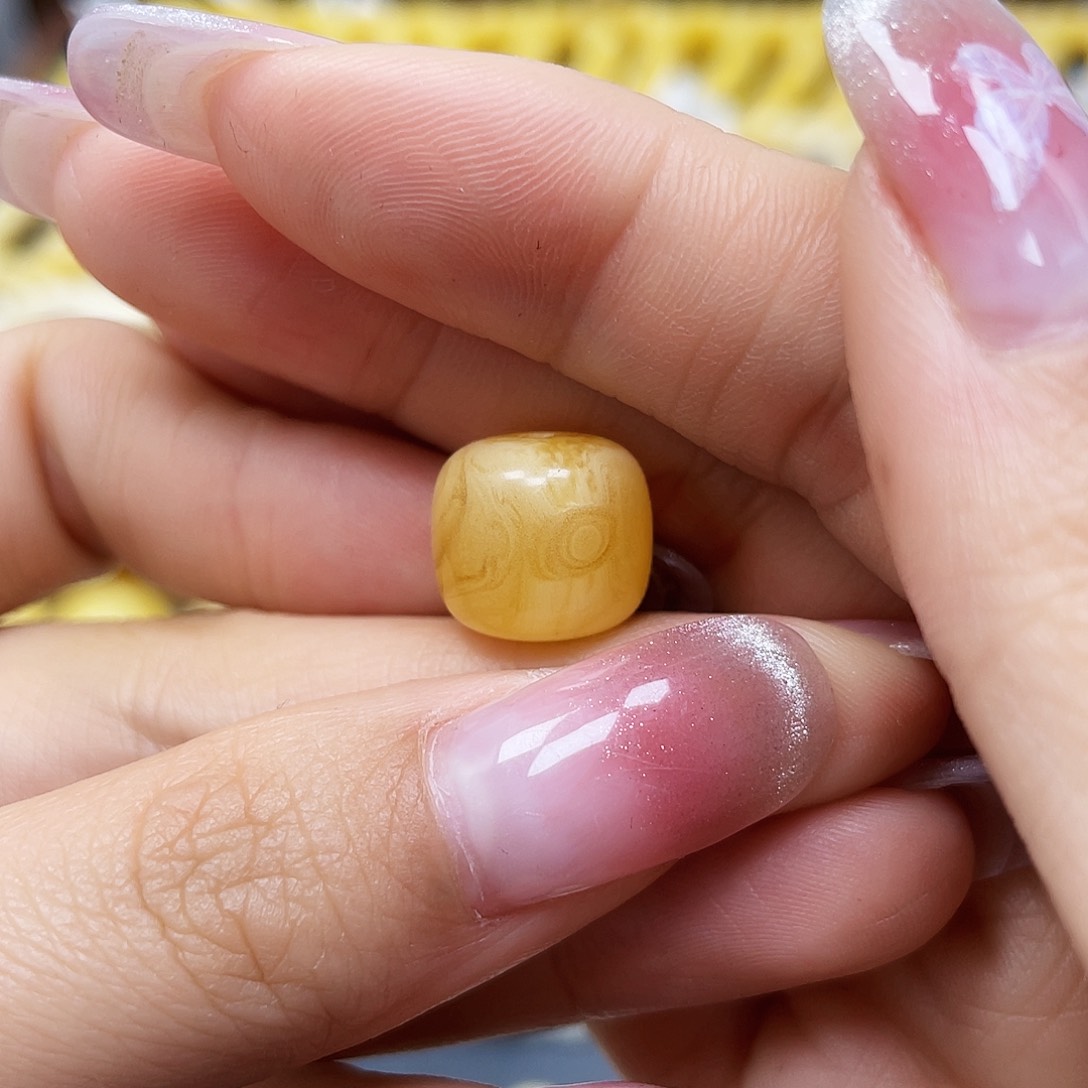 蜜蜡裸石未镶嵌特色“眼睛”老型12.5✖️11.3mm福利