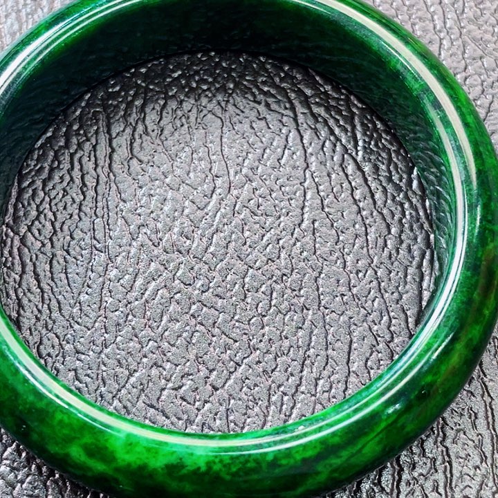 翡翠未镶嵌颈饰多样性54.8