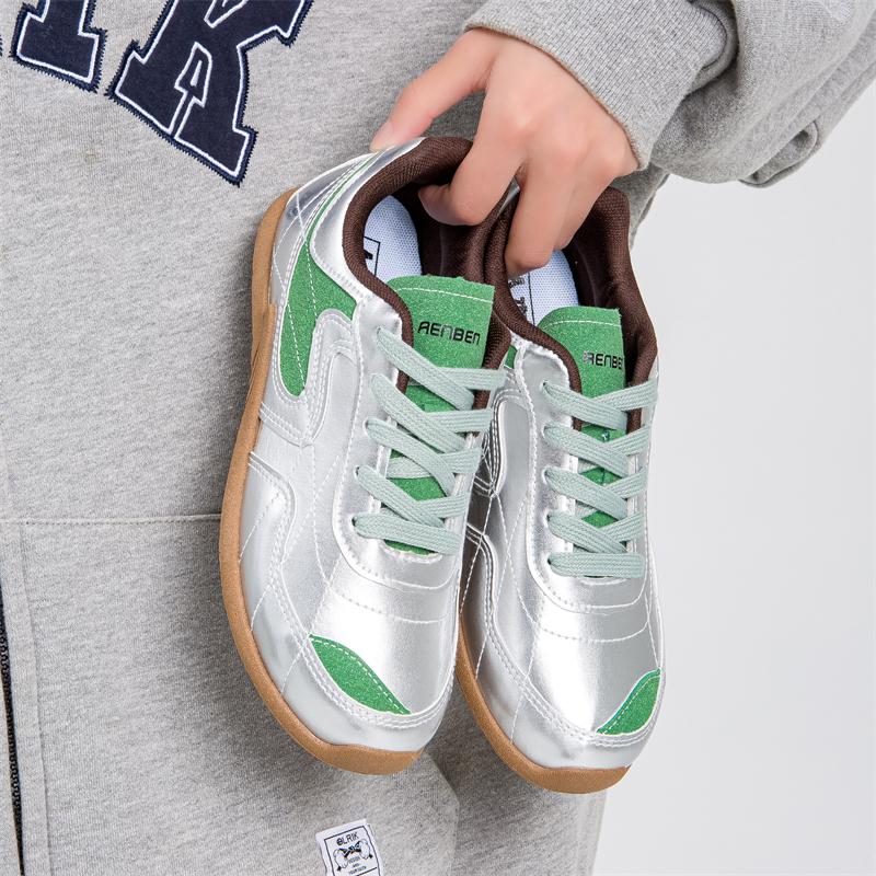 2025春夏季复古ins百搭小众德系训练鞋女生气质高雅校园板鞋女