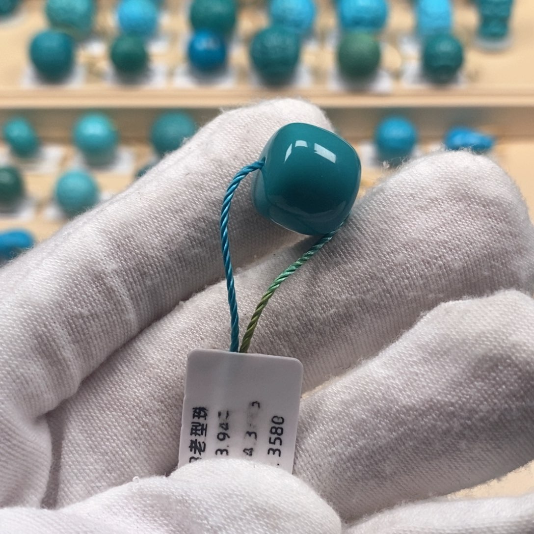 秋***雨绿松石未镶嵌精品原矿高瓷绿松石