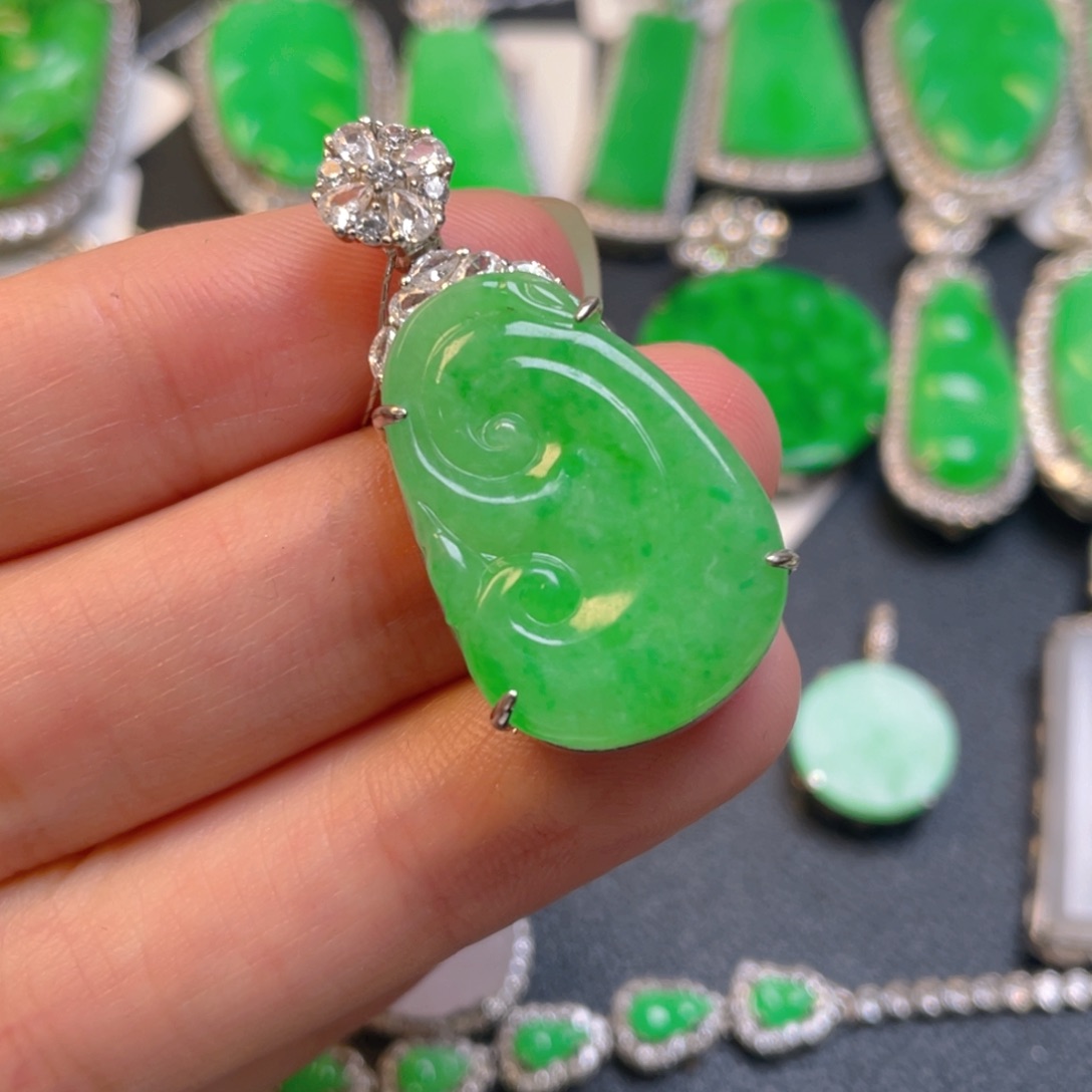 颈饰银S925镶嵌翡翠