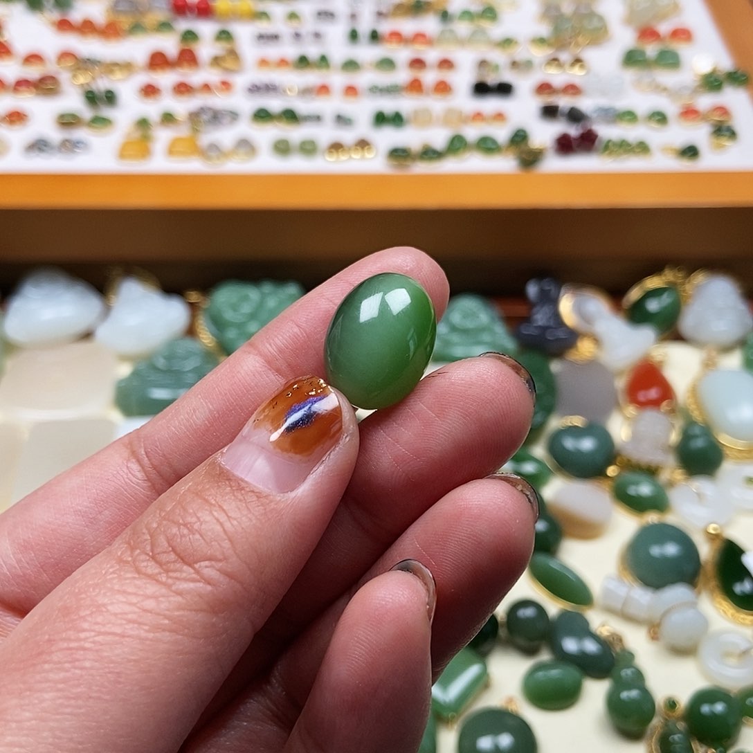 和田玉吊坠未镶嵌