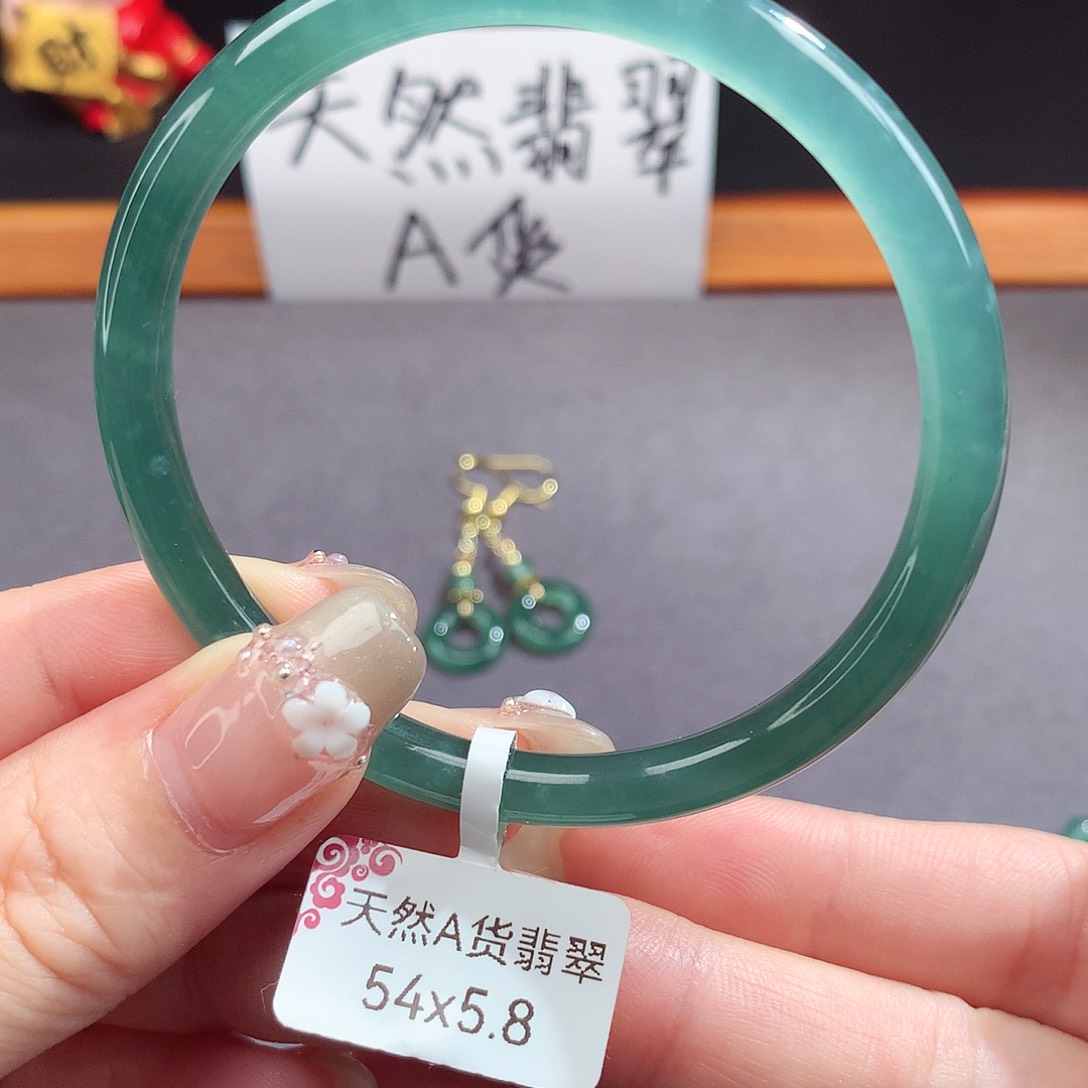 翡翠手镯（圆镯）未镶嵌