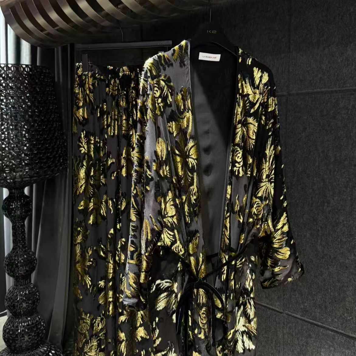 LA MAISON JADE黑色裤子J25A1160