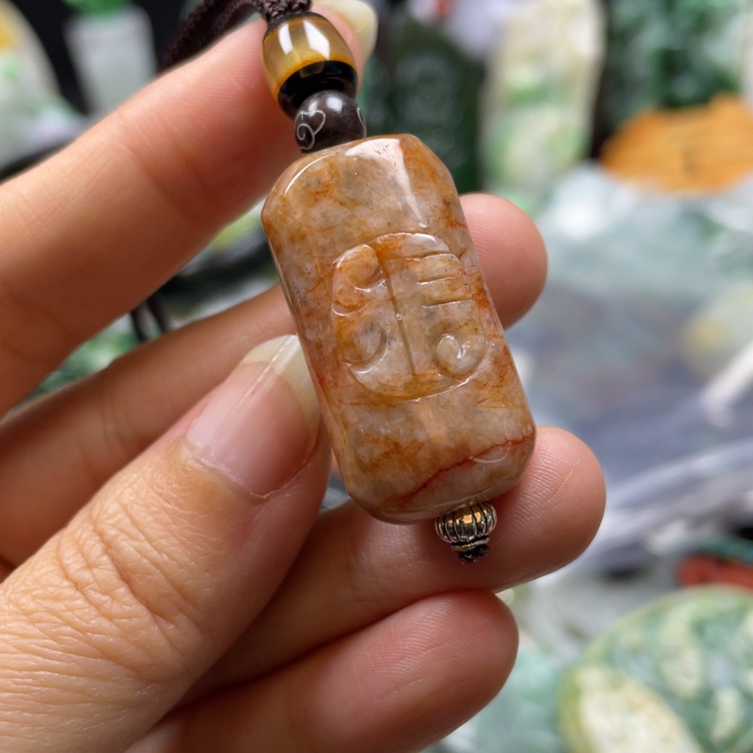 翡翠颈饰未镶嵌牌子