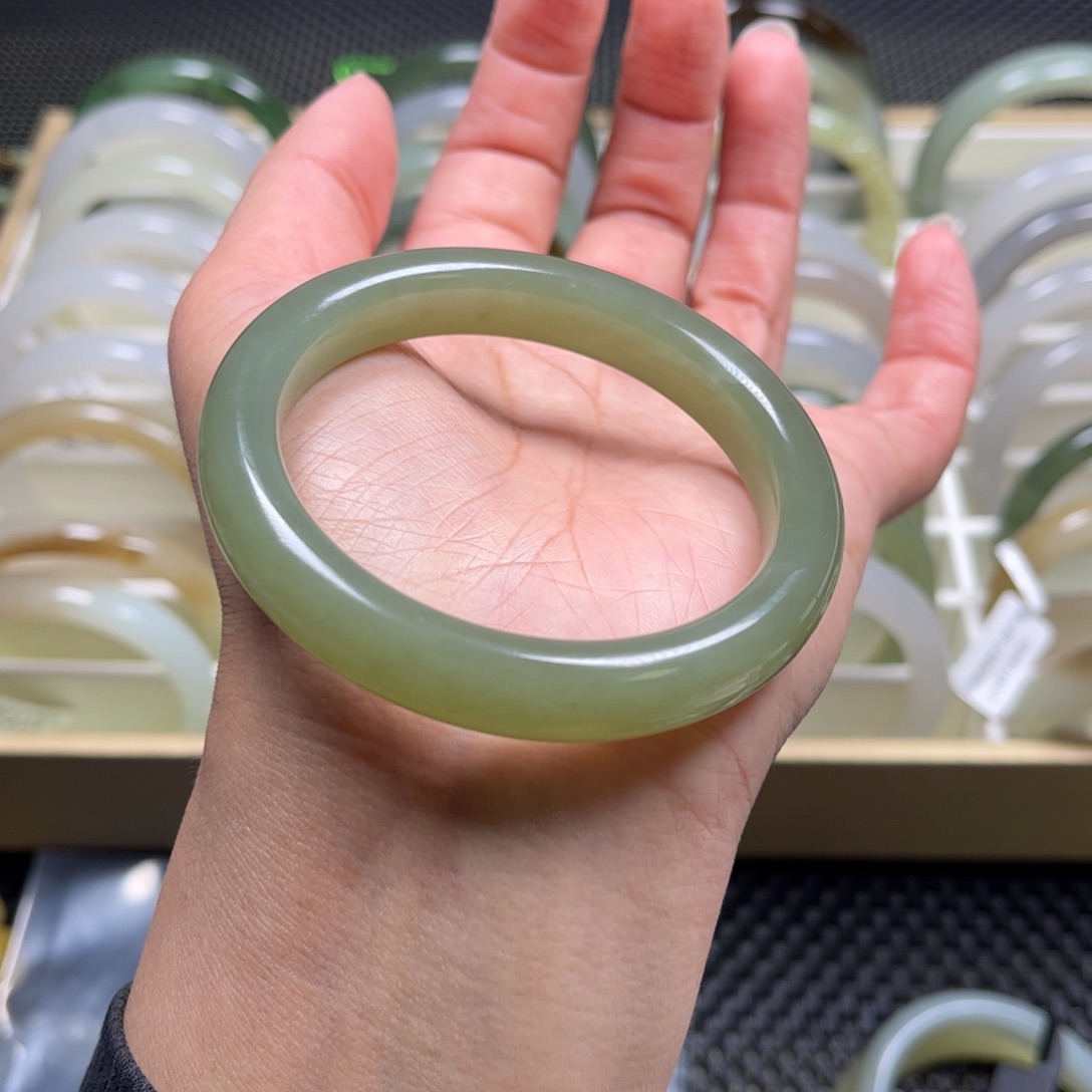 和田玉未镶嵌手镯54圈