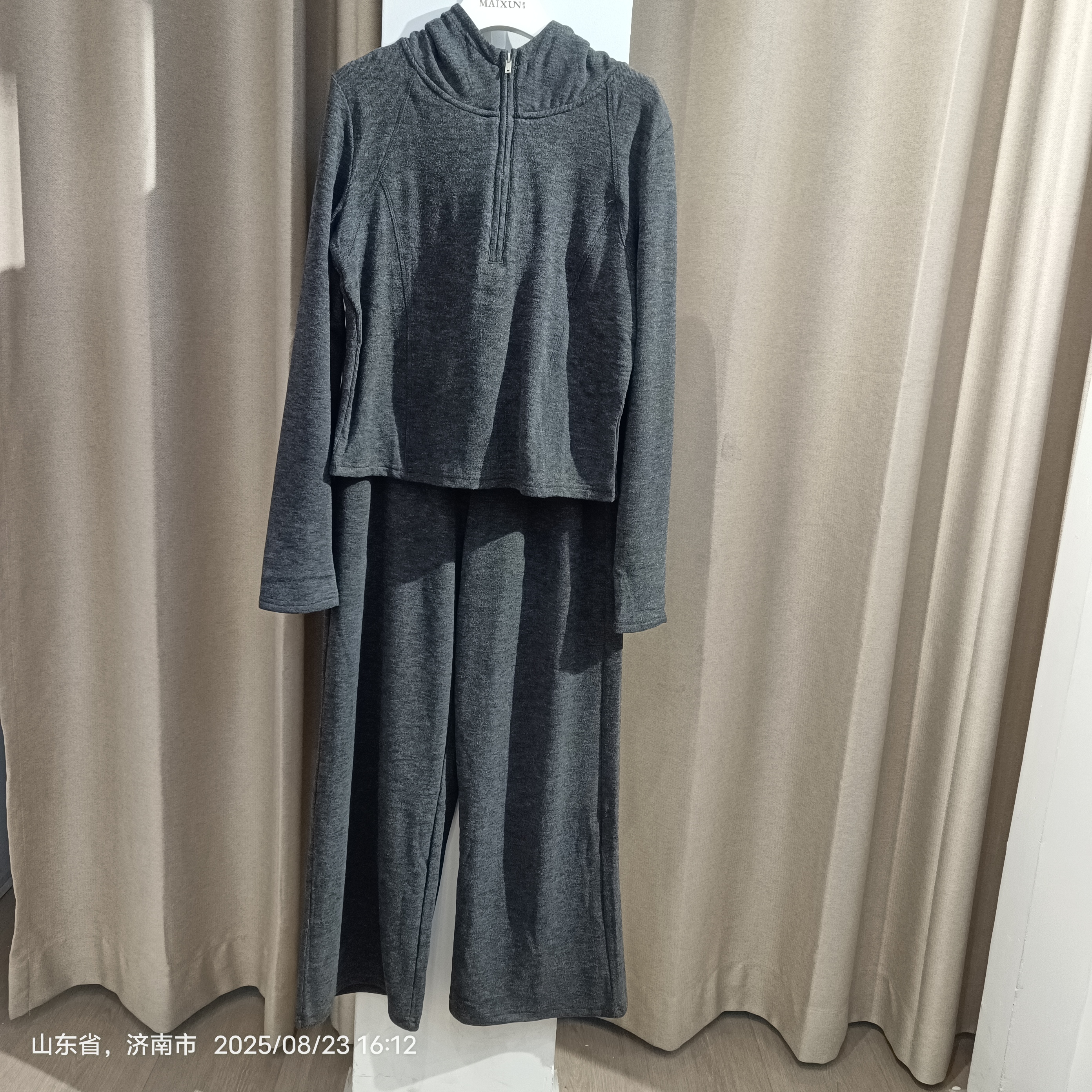 麦寻正品舒适慵懒风洋气宽松显瘦追光主题时尚套装