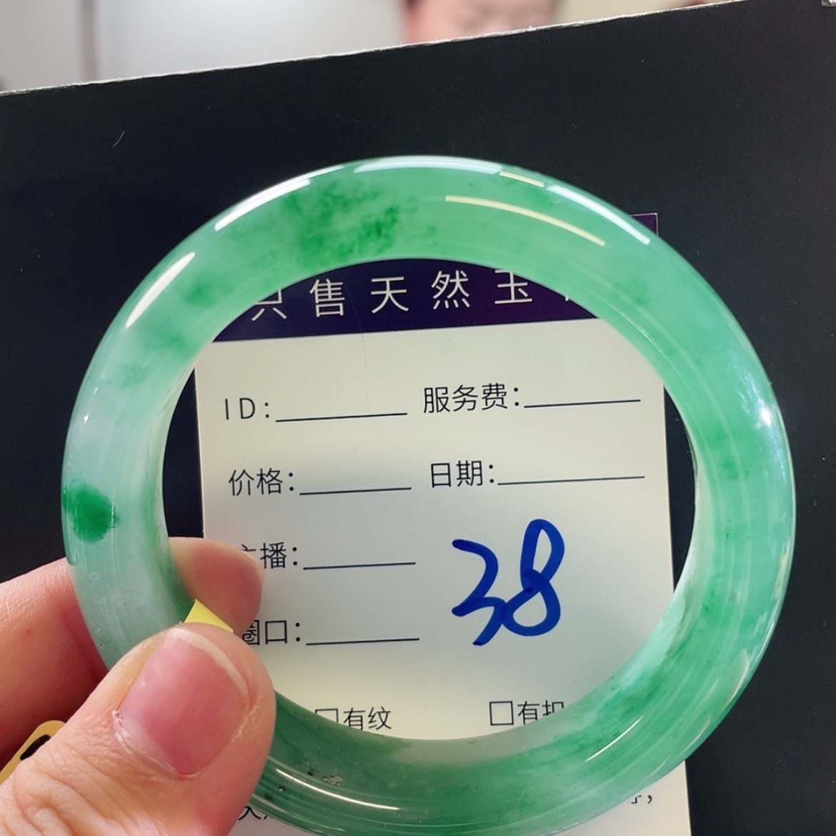 【闪购商品】未镶嵌手镯石英质玉