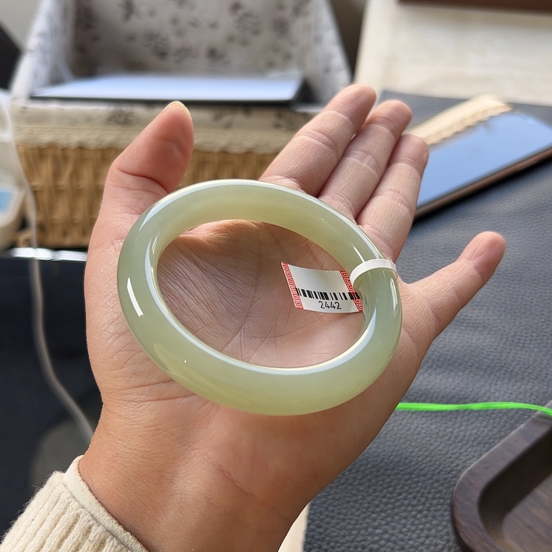 你***多和田玉未镶嵌手镯