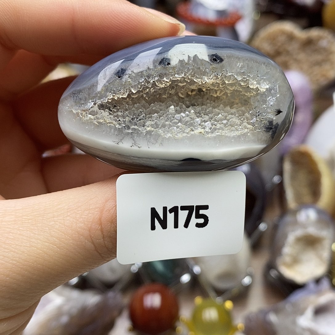 未镶嵌水晶大型摆件（非配饰）