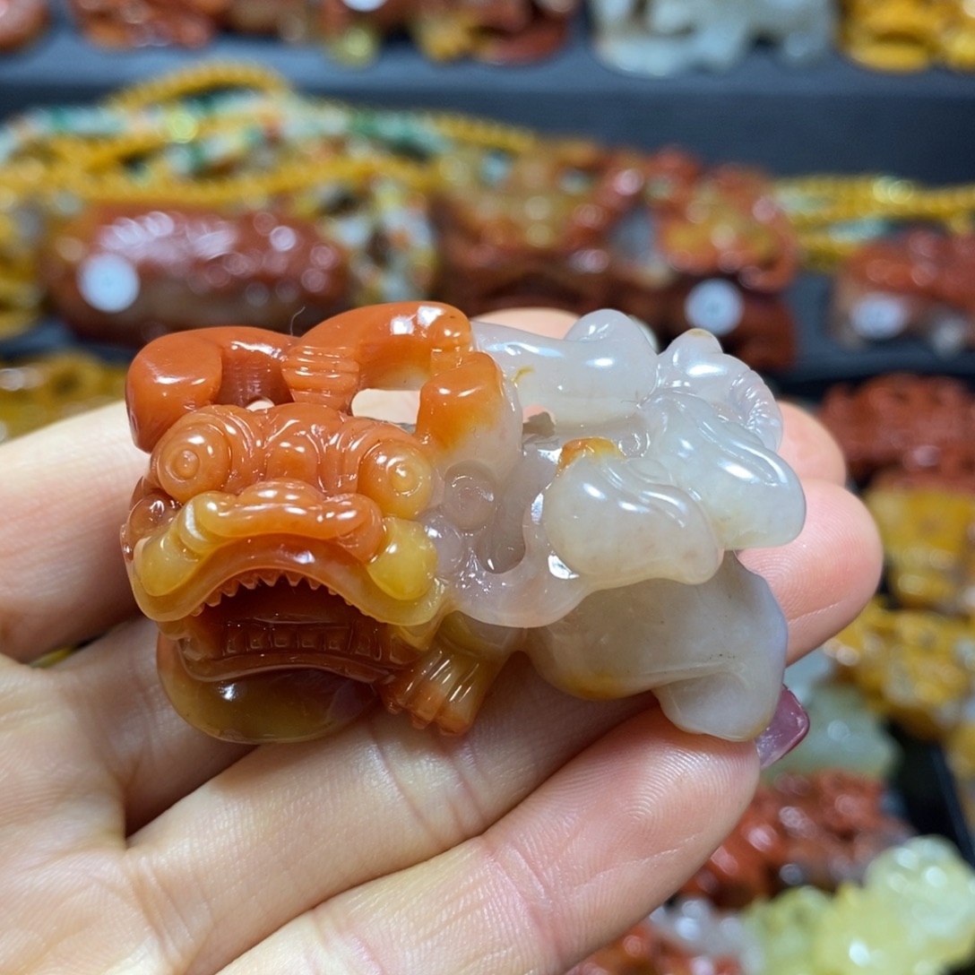 石英质玉（黄龙玉）未镶嵌颈饰