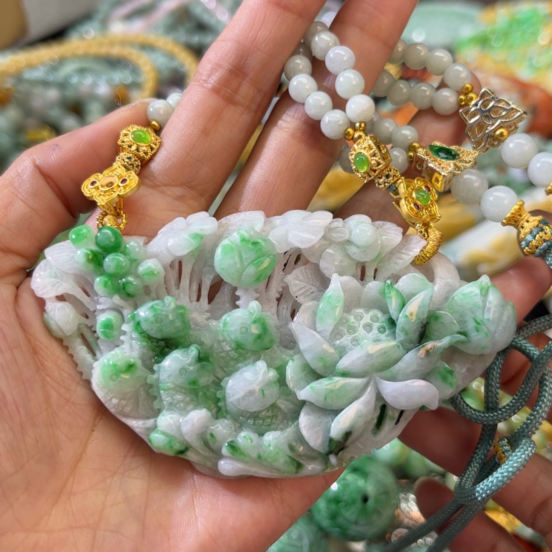 翡翠颈饰未镶嵌待编款