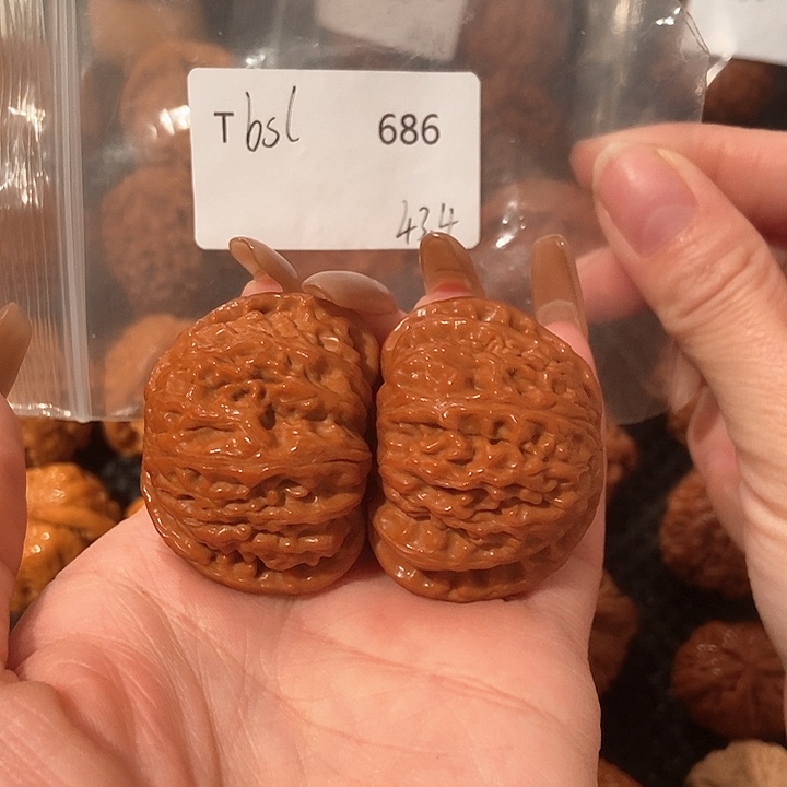 文玩核桃吊坠闷白43.2