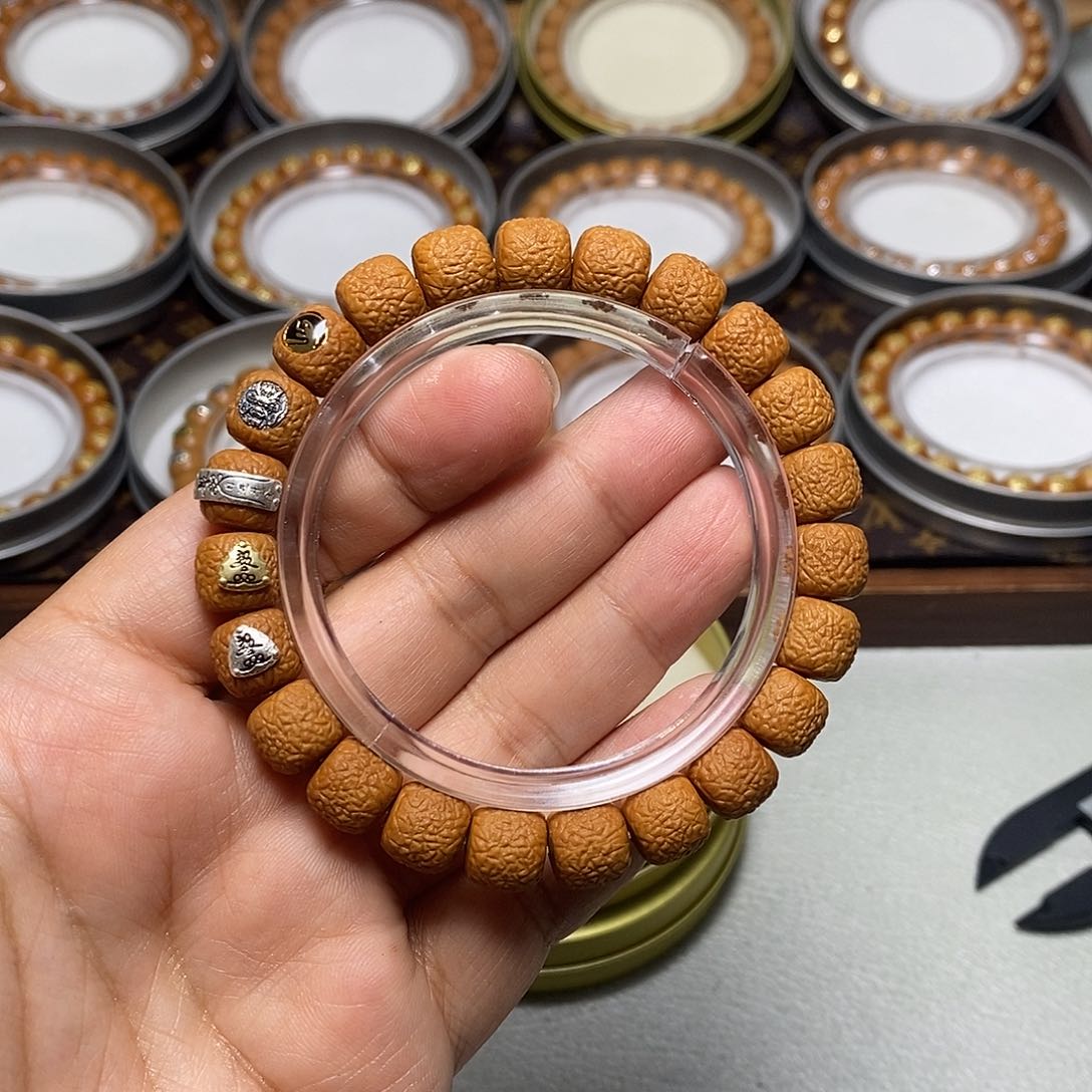 猴头核桃手串64号蛇鳞满天星五标10左右