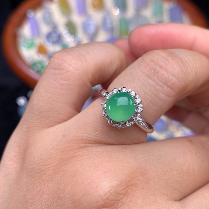 翡翠戒指18K金镶嵌蛋面戒指