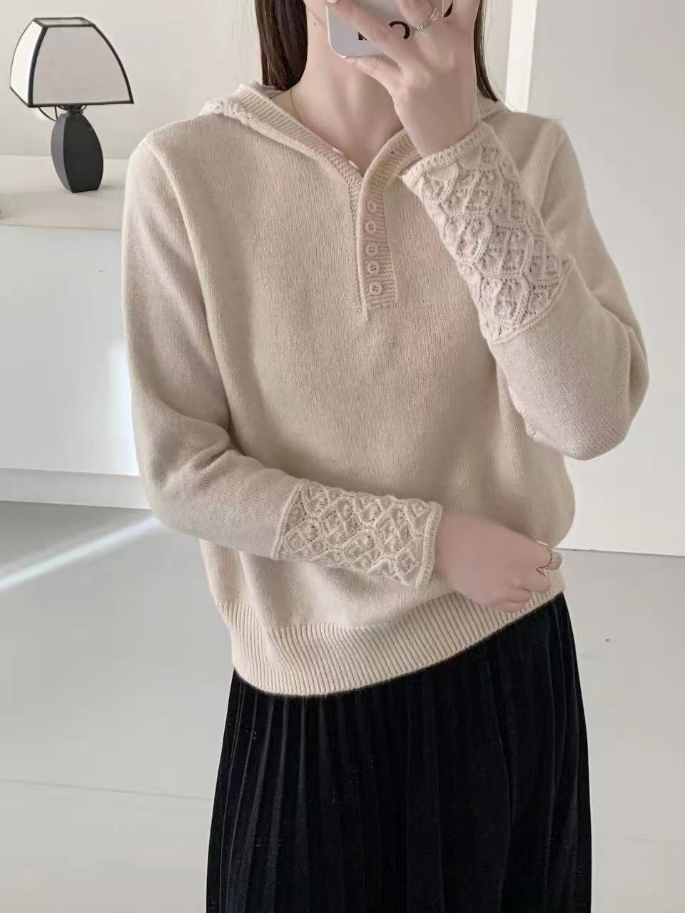 冬季女时尚简约套头针织衫宽松显瘦百搭连帽毛衣上衣软糯钩花纯色