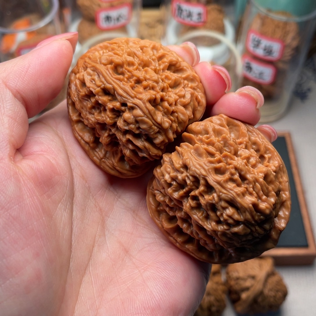 把件桃核52.3克全品正三角疆44