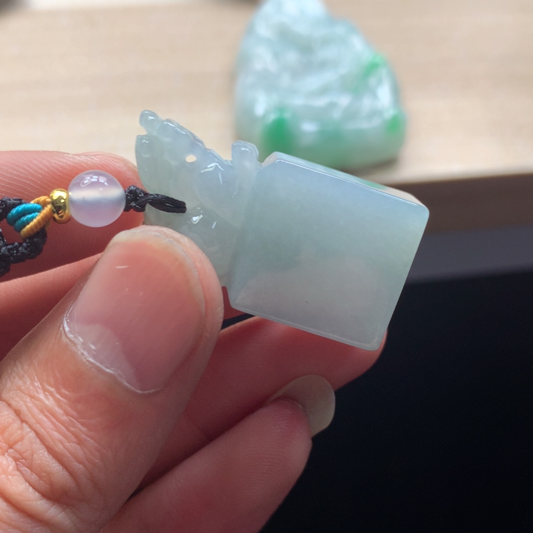 颈饰未镶嵌翡翠吊坠