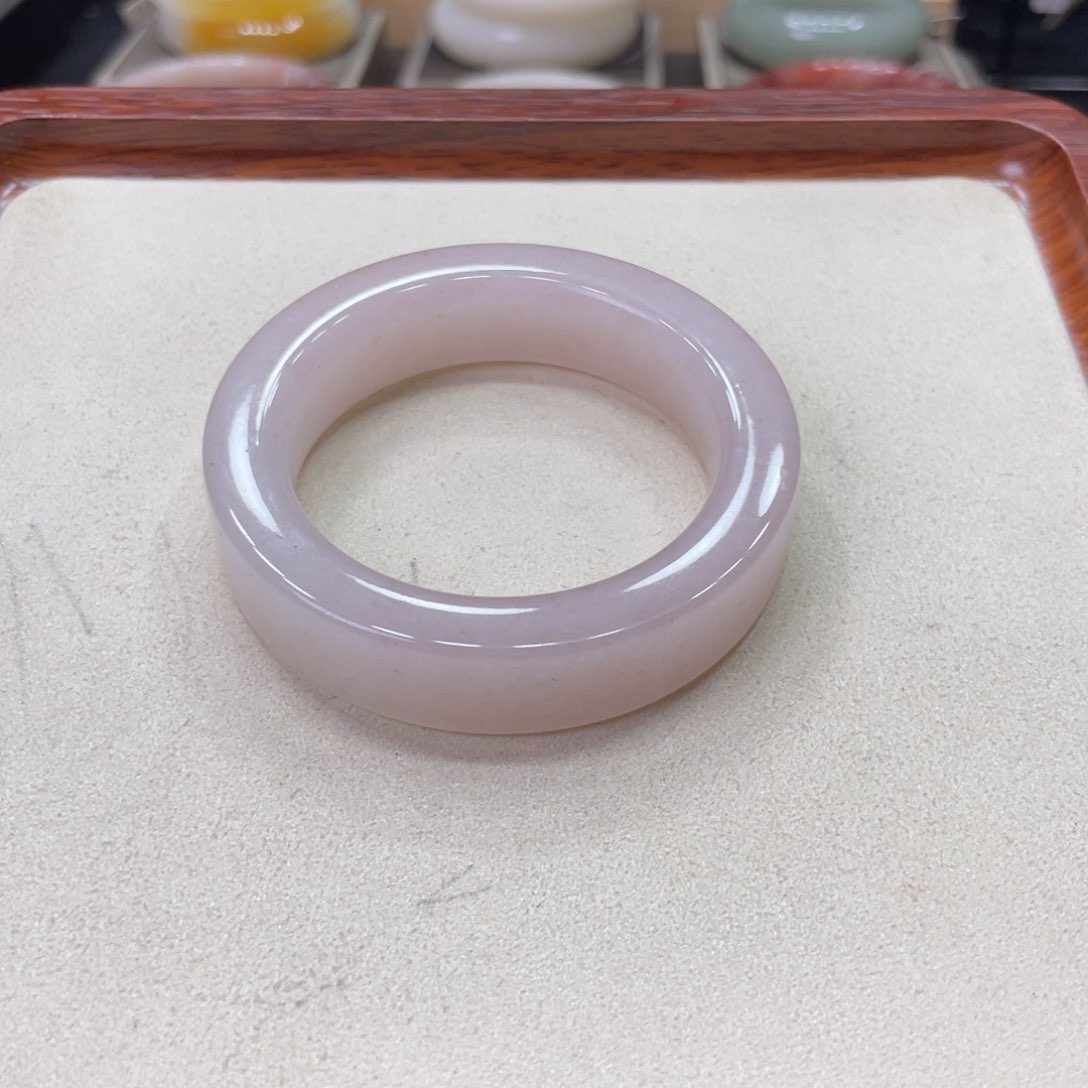 未镶嵌手镯石英岩玉滋*