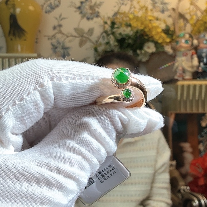 翡翠戒指18K金镶嵌翡翠戒指18K金镶嵌