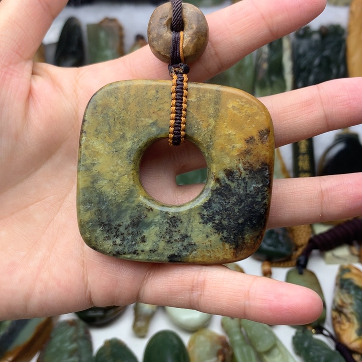 岫岩河磨玉（透闪石质玉）挂件未镶嵌