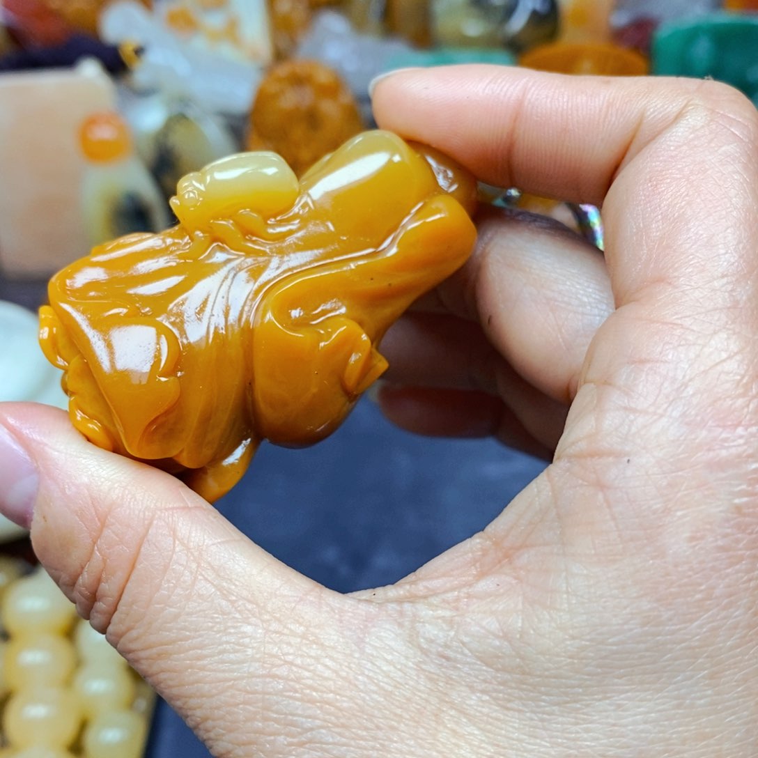 石英质玉（黄龙玉）颈饰未镶嵌