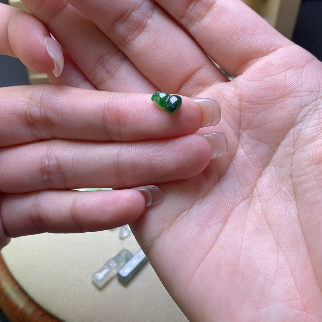 邻***妹翡翠未镶嵌颈饰19473