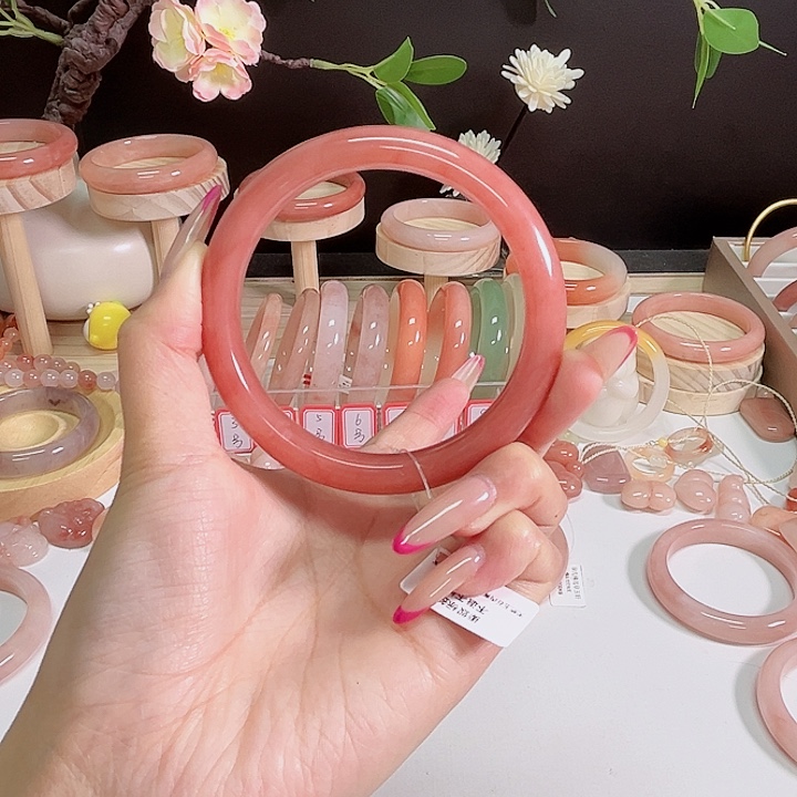 中***造石英质玉未镶嵌手镯